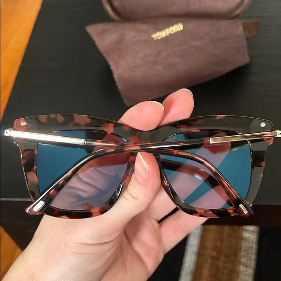 Tom Ford Tortoiseshell Sunglasses with Case & cloth display picture 3